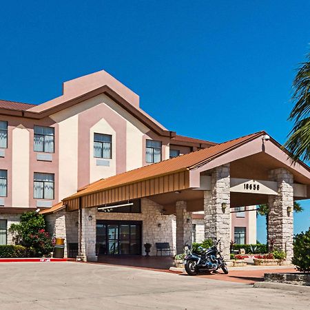 Quality Inn & Suites Buda Esterno foto