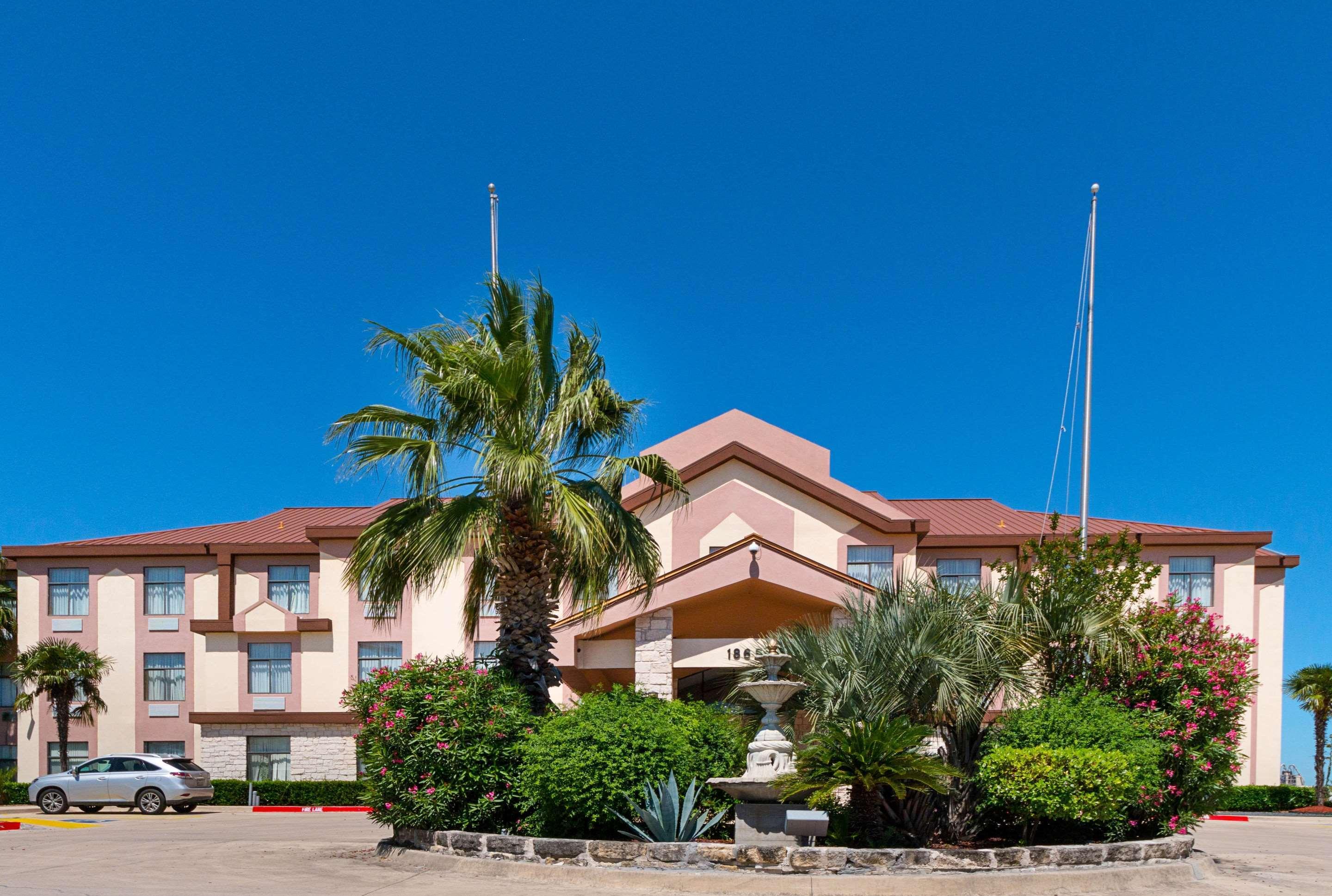 Quality Inn & Suites Buda Esterno foto