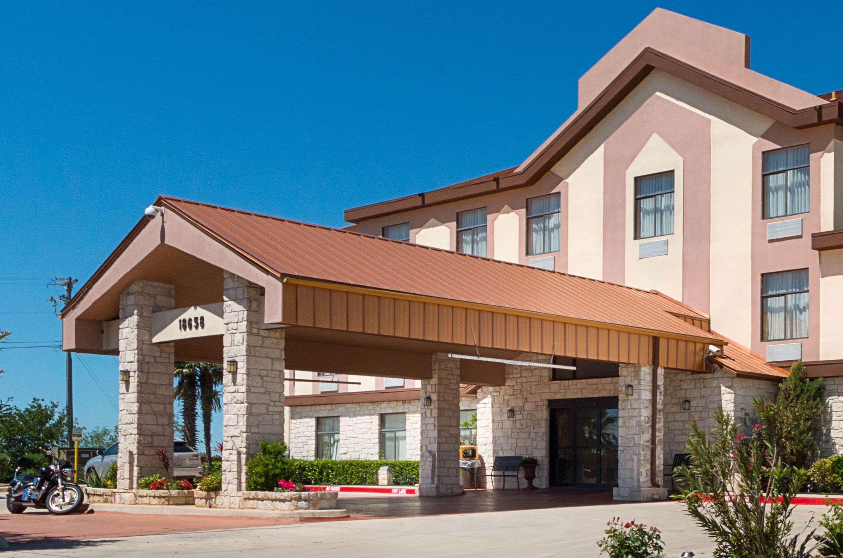 Quality Inn & Suites Buda Esterno foto
