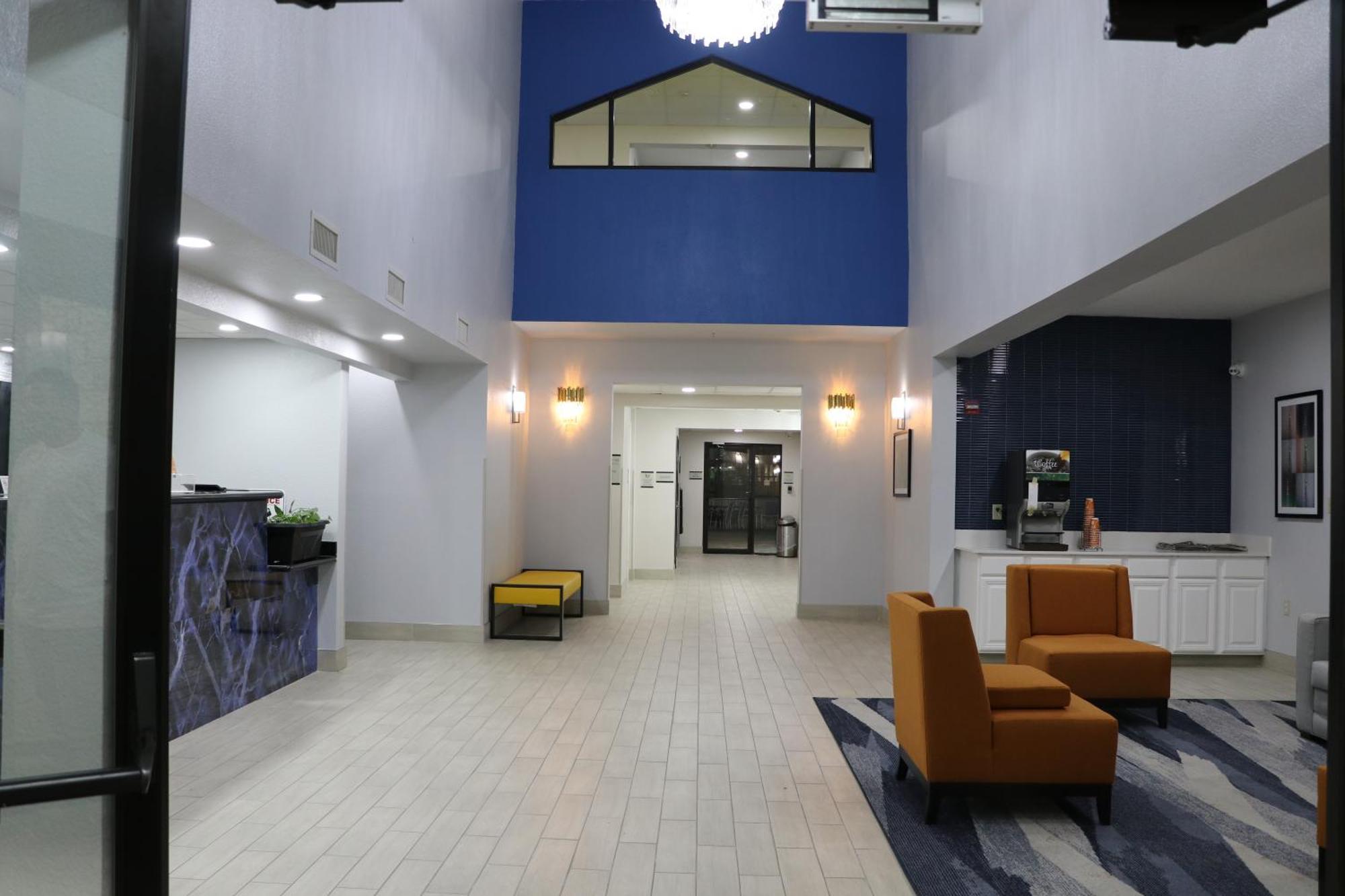 Quality Inn & Suites Buda Esterno foto