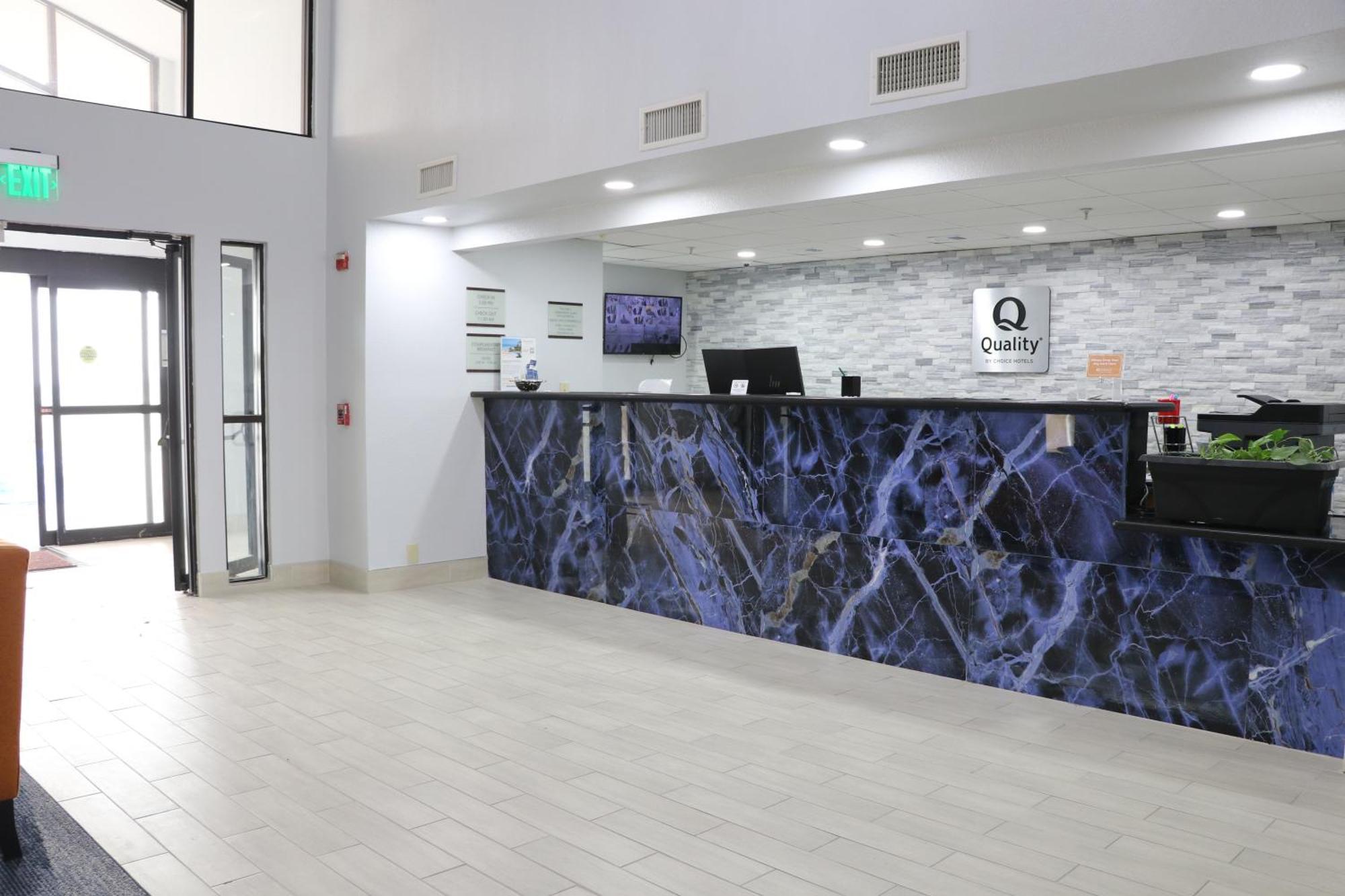 Quality Inn & Suites Buda Esterno foto