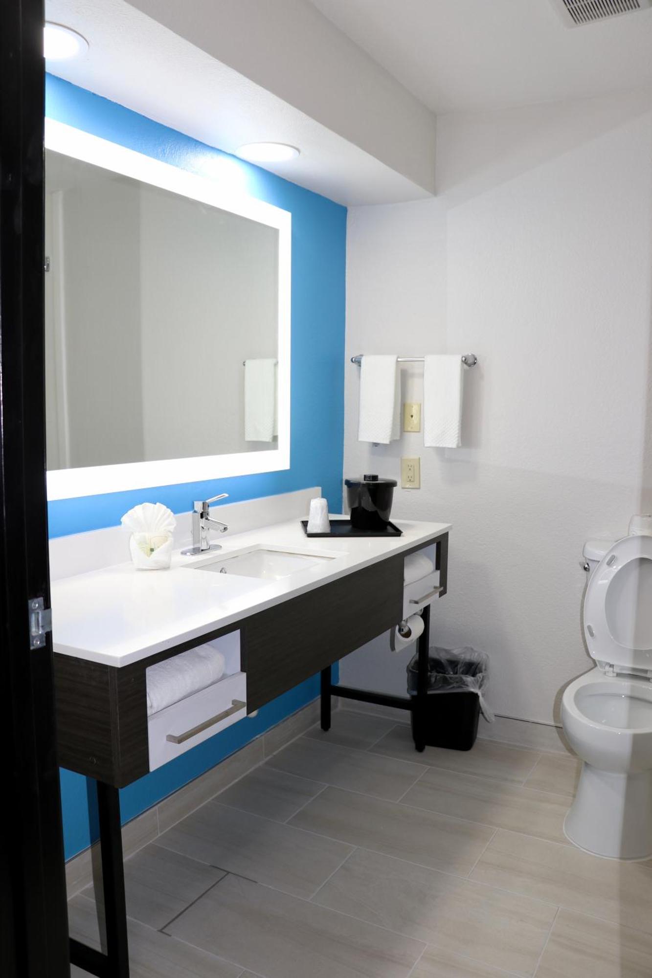 Quality Inn & Suites Buda Esterno foto