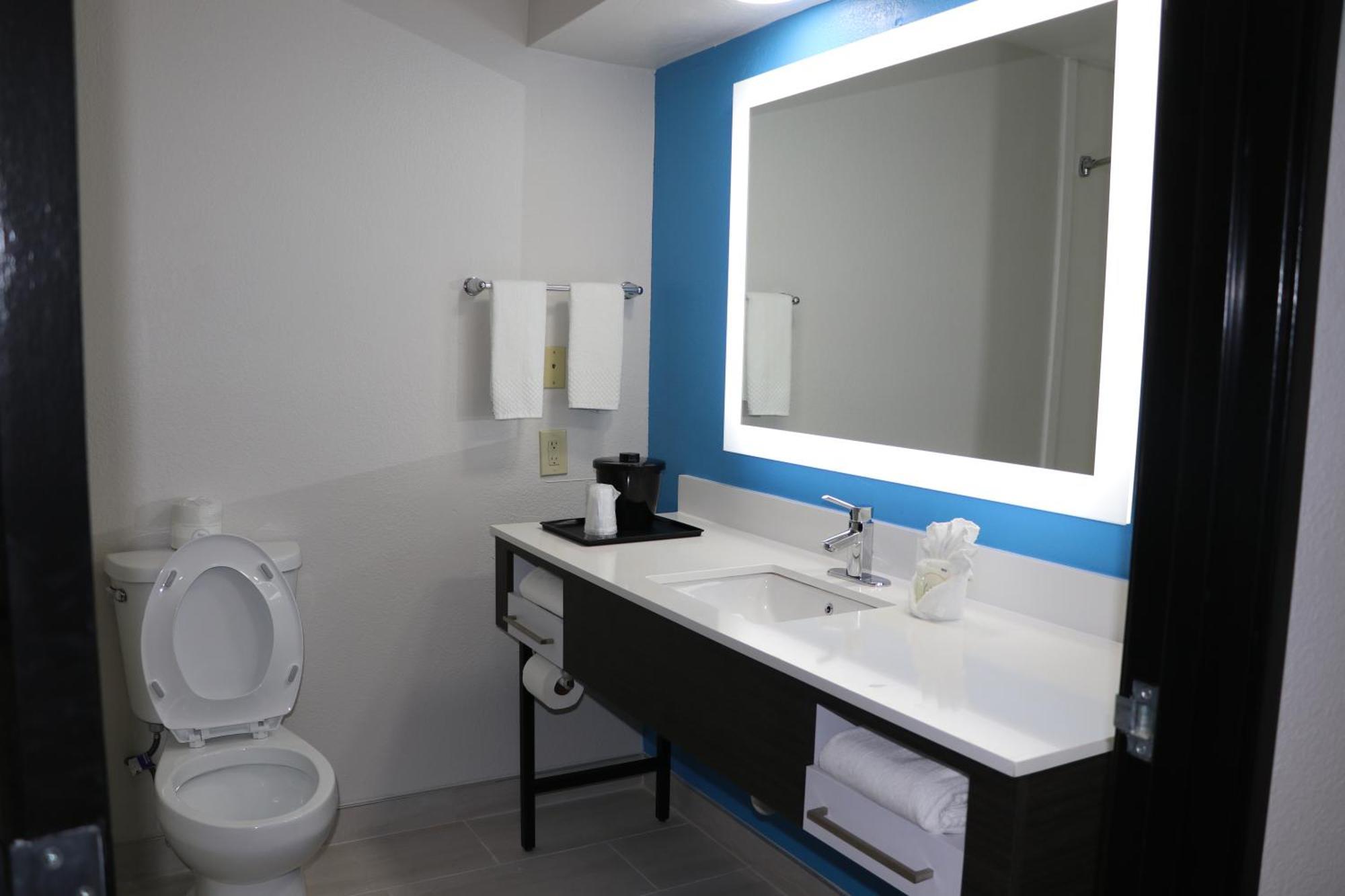 Quality Inn & Suites Buda Esterno foto