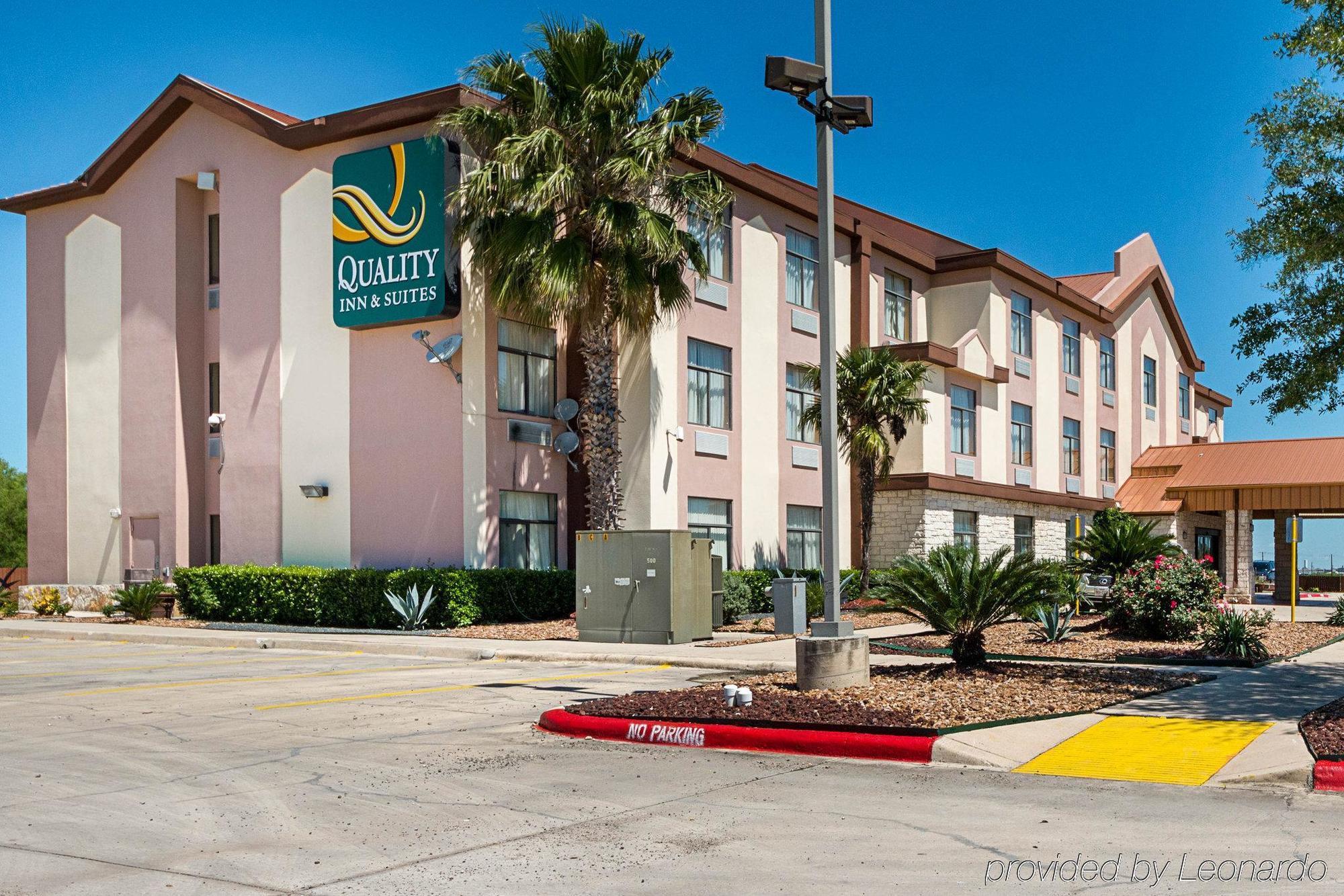 Quality Inn & Suites Buda Esterno foto