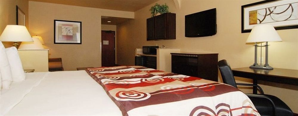 Quality Inn & Suites Buda Esterno foto