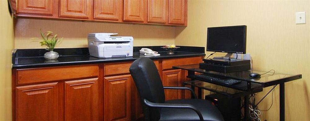Quality Inn & Suites Buda Esterno foto