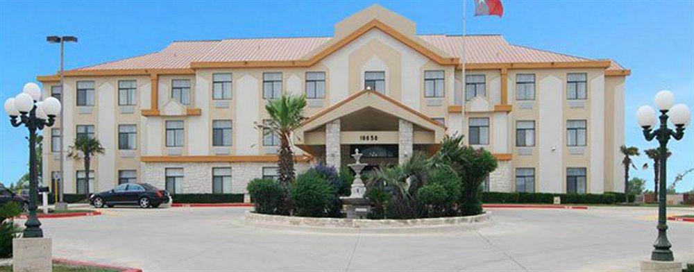 Quality Inn & Suites Buda Esterno foto